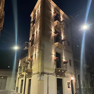Appartamento Vicolo San Gaetano -luxury Rooms-, Aeroporto di Catania Fontana Rossa